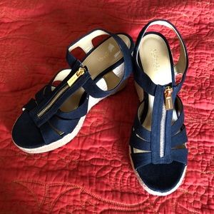 EUC Michael Kors navy wedges